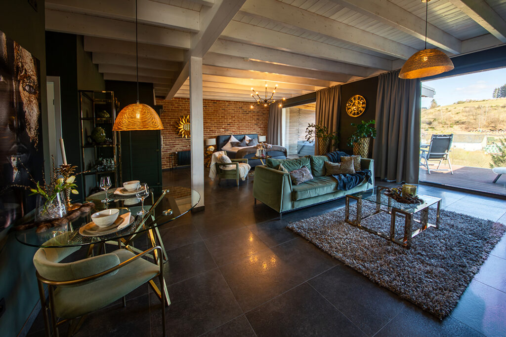 Golden_Eye_Suite_001