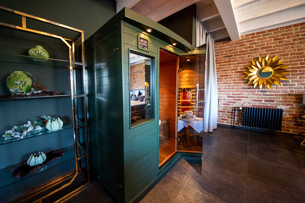 Golden_Eye_Suite_007