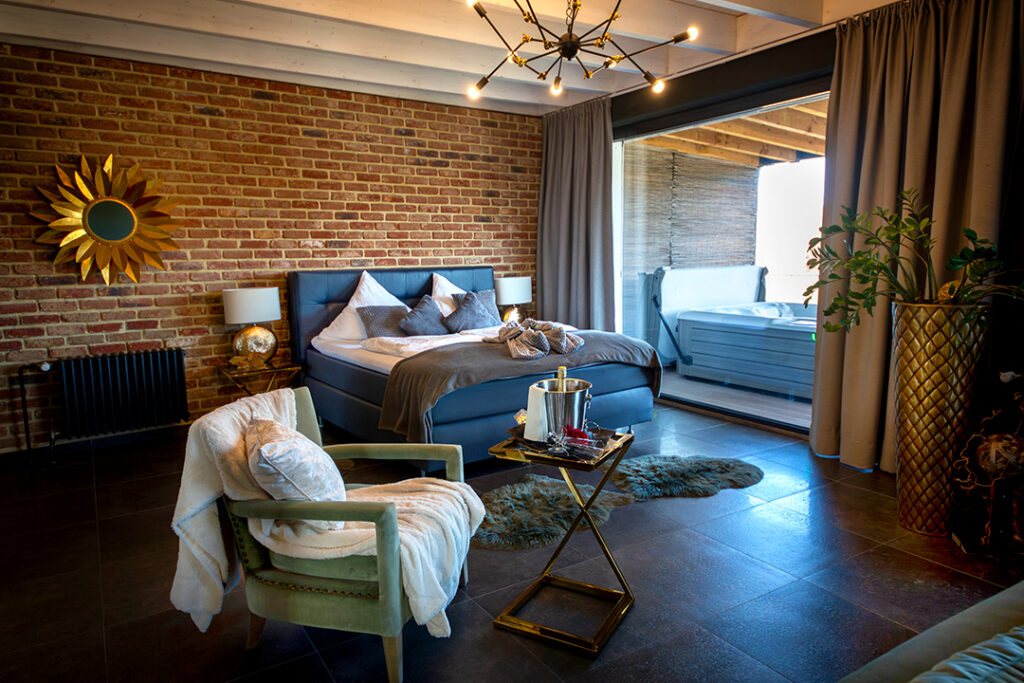 Golden_Eye_Suite_013