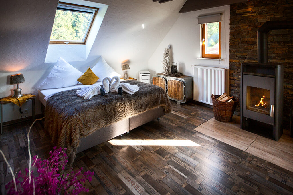 Old_ChaletSuite_010