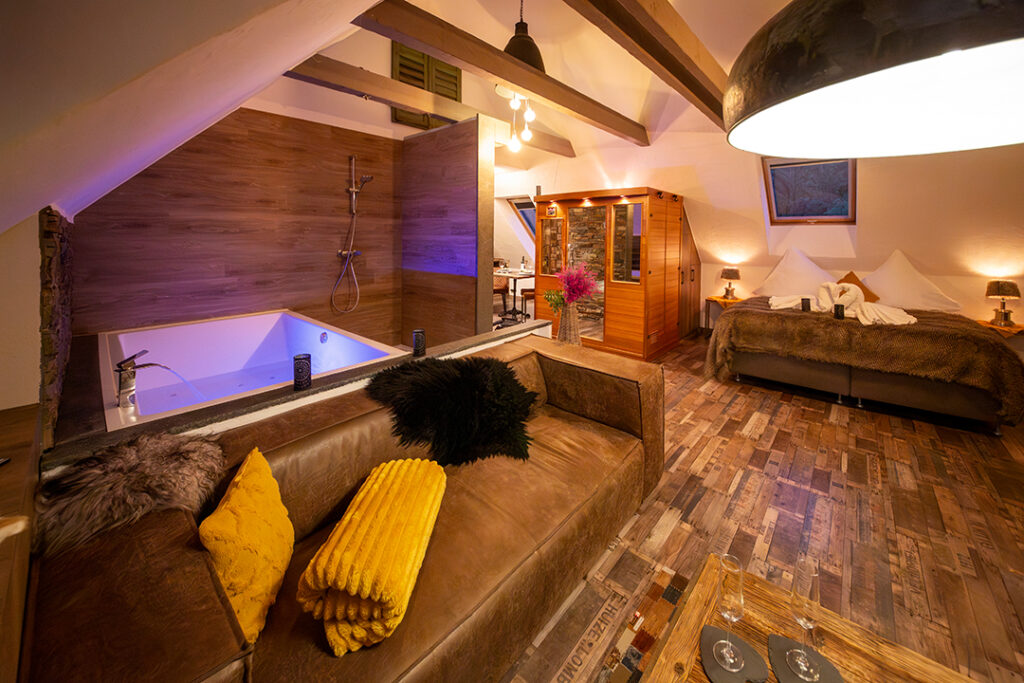 Old_ChaletSuite_040